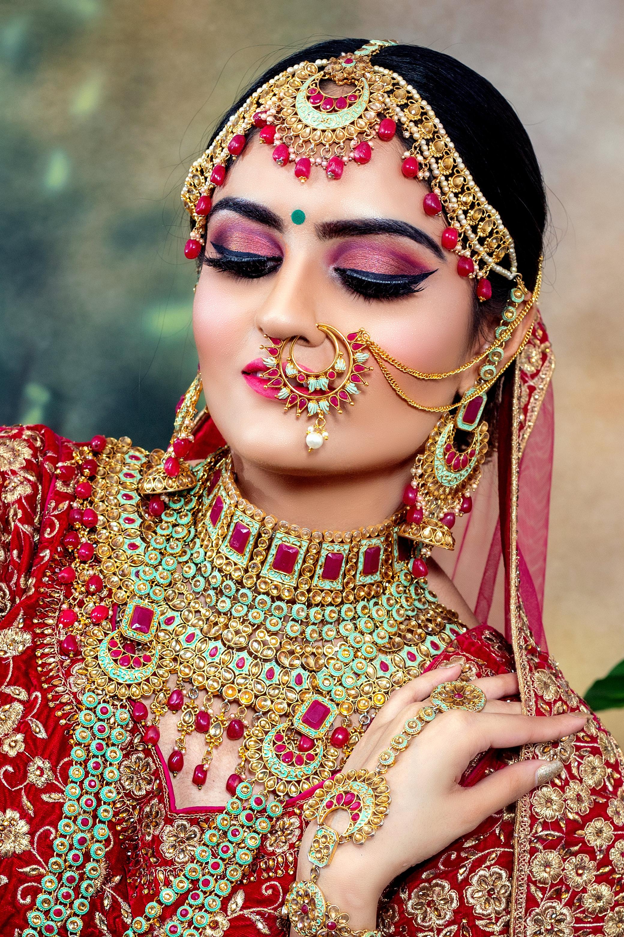 Indyjskie ceremonie zaślubin – barwny świat tradycji i symboliki